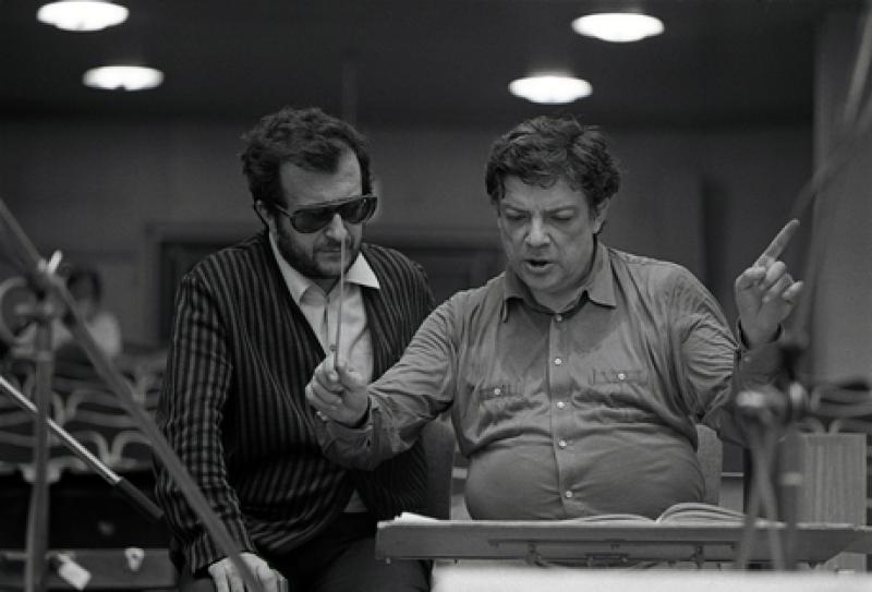 Componisten Luciano Berio en Bruno Maderna tijdens repetitie, 1972