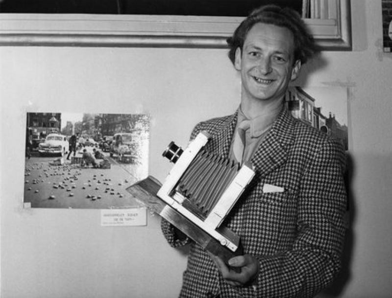 Waldo van Suchtelen ontvangt Zilveren Camera, 15 oktober 1949