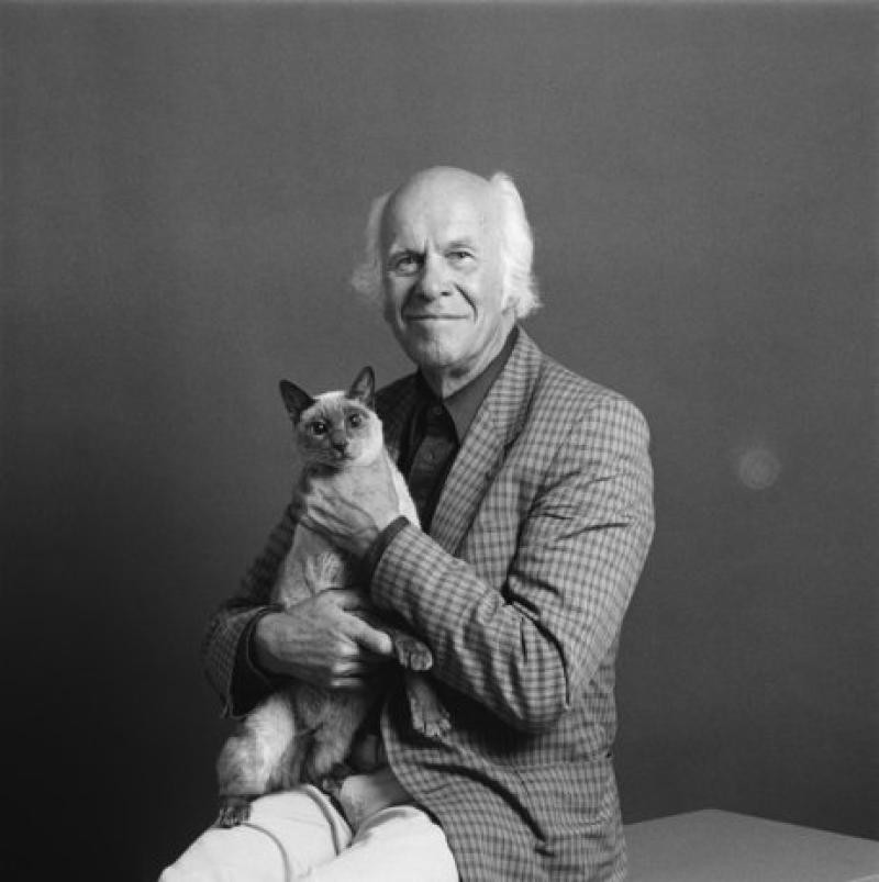 Ad Windig en Siamese kat, 1988 (foto Philip Mechanicus)